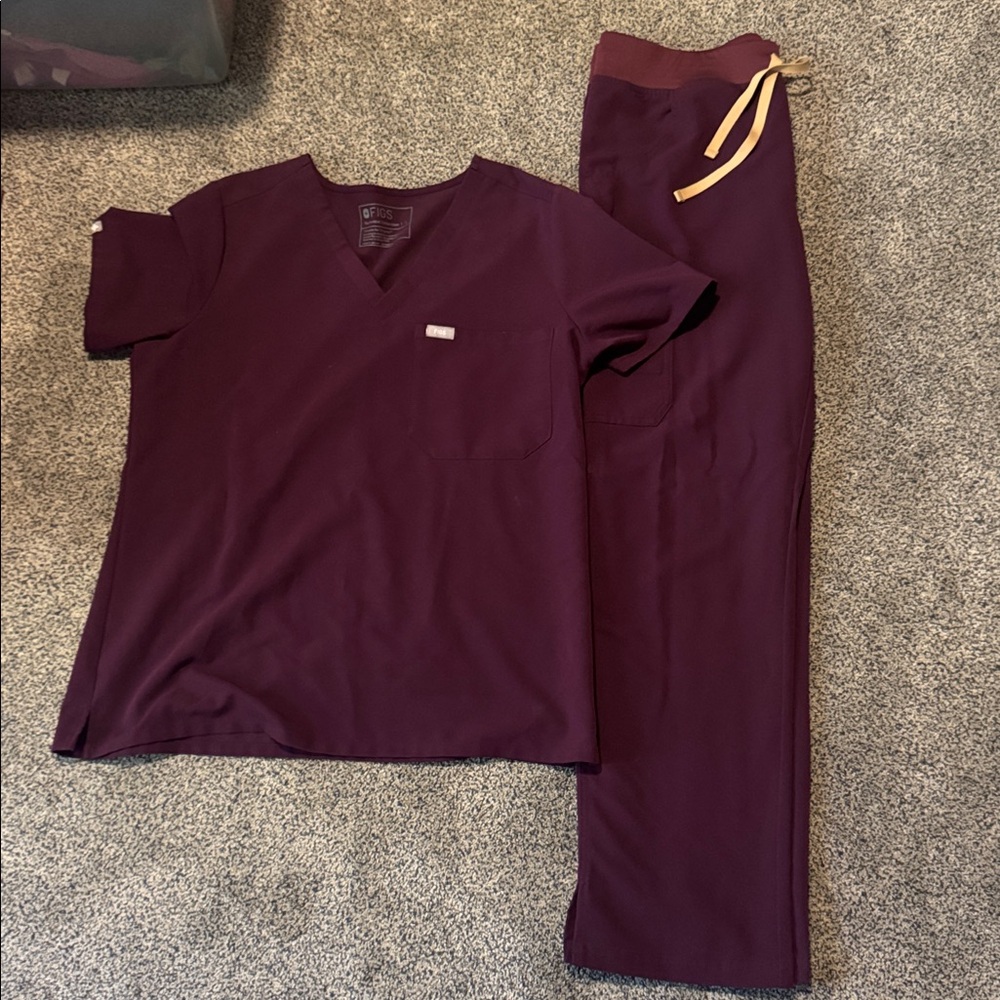 Figs dark  plum scrub set